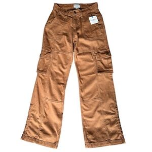 Arizona Womens Low-Rise Cargo Pants size 0. NWT
